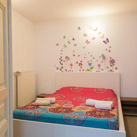 Center Walking Apartment And Room Bukarest Kültér fotó